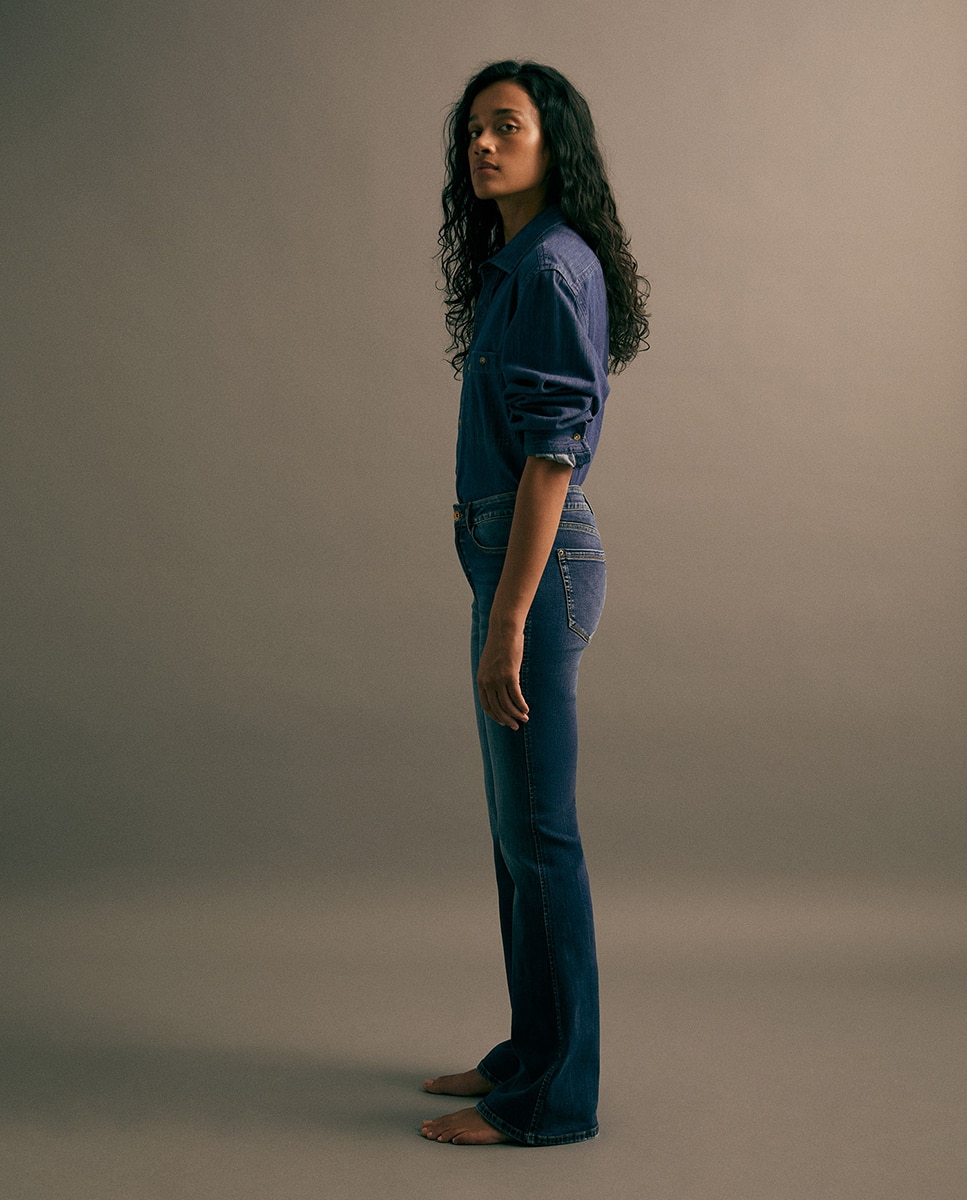 Jeans Bootcut com Cintura Subida Azul Suave-4