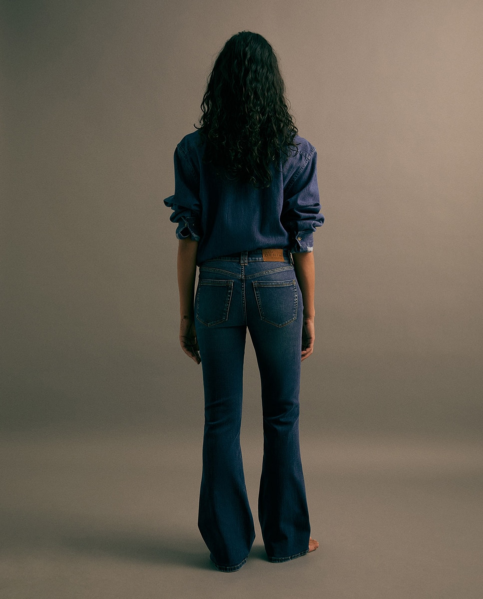 Jeans Bootcut com Cintura Subida Azul Suave-5