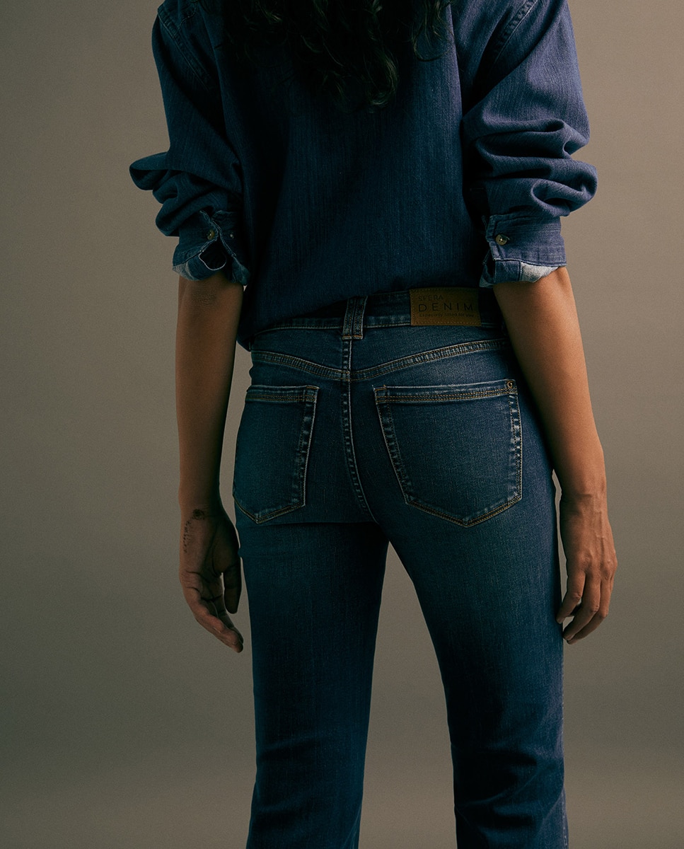 Jeans Bootcut com Cintura Subida Azul Suave-6