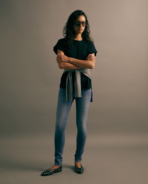 Imagen 0 de Jeans pitillo tiro medio