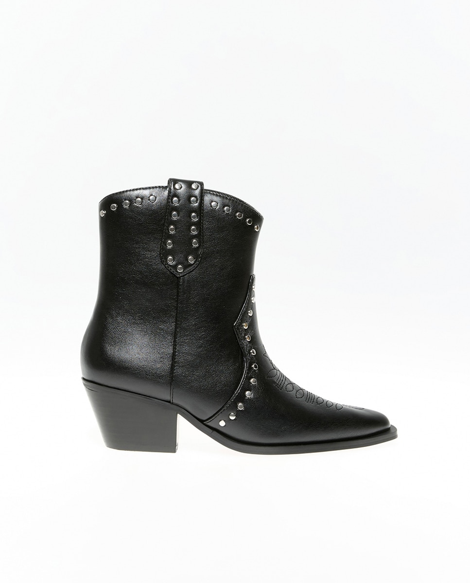 Imagem 0 de Botins Tipo Bowboy com Tachas