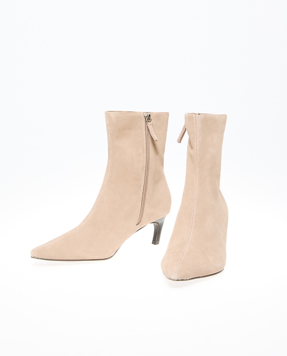 Botins com Biqueira em Croute Vison Claro-2