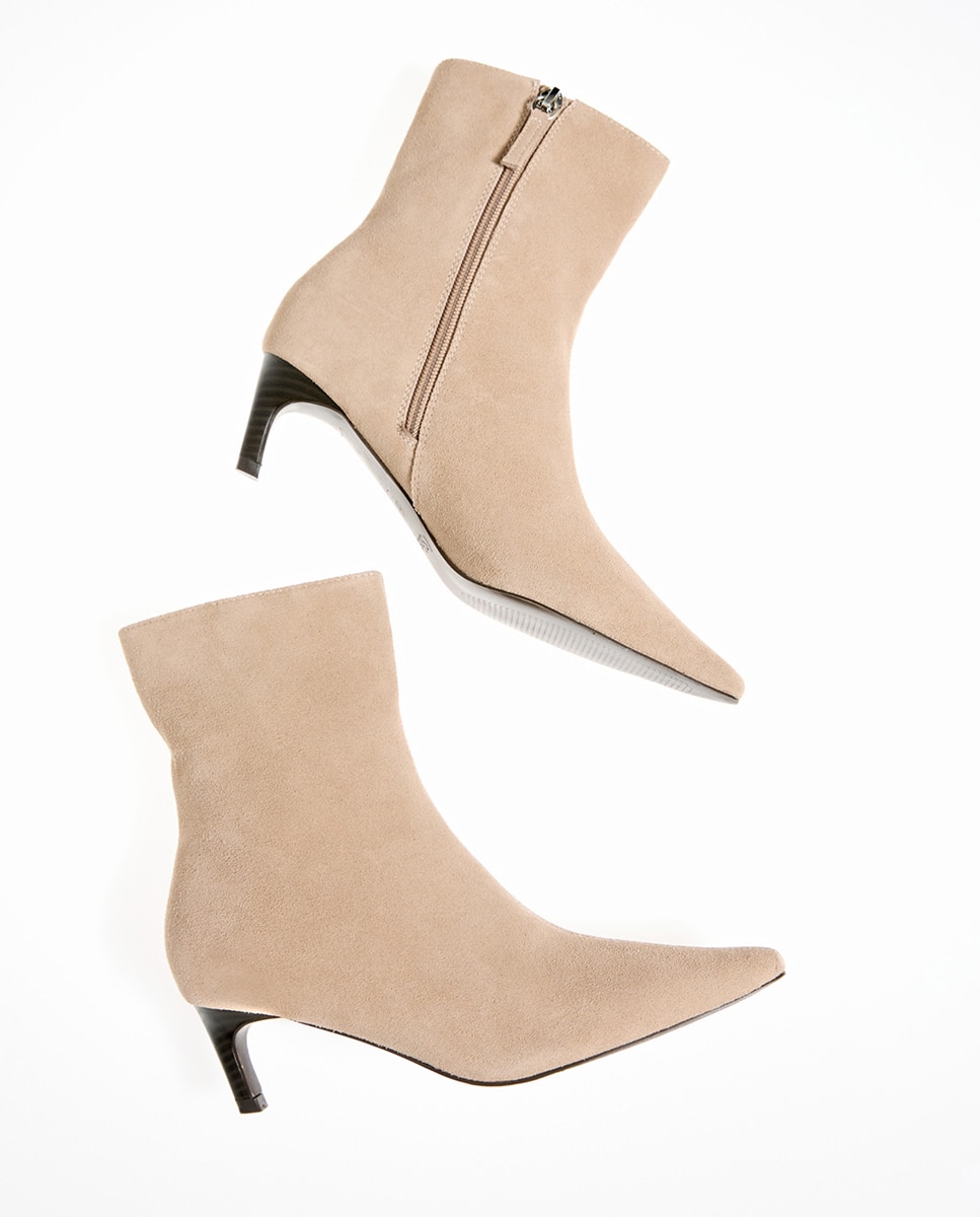 Botins com Biqueira em Croute Vison Claro-3