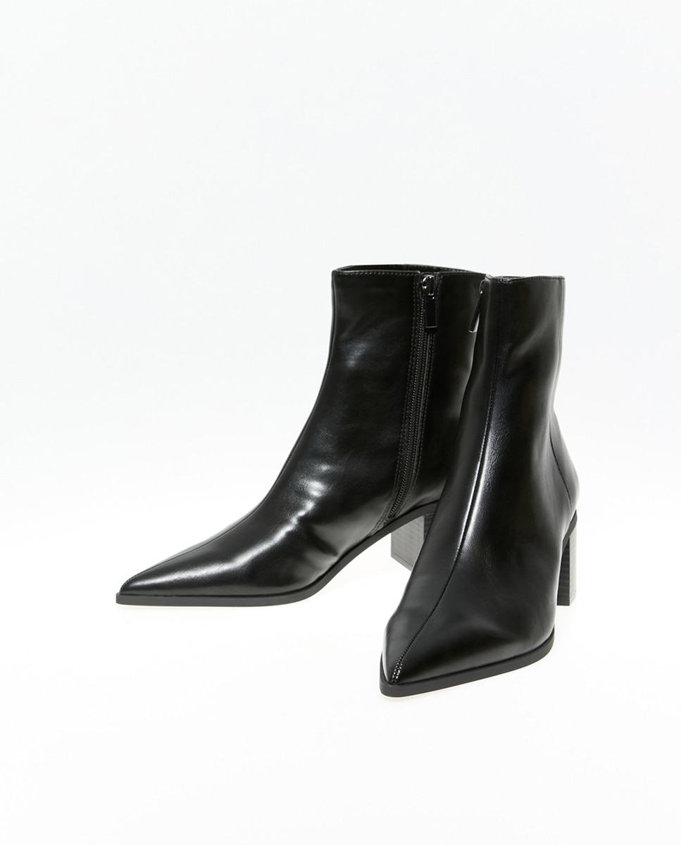 Botins com Biqueira Fechada Preto-3