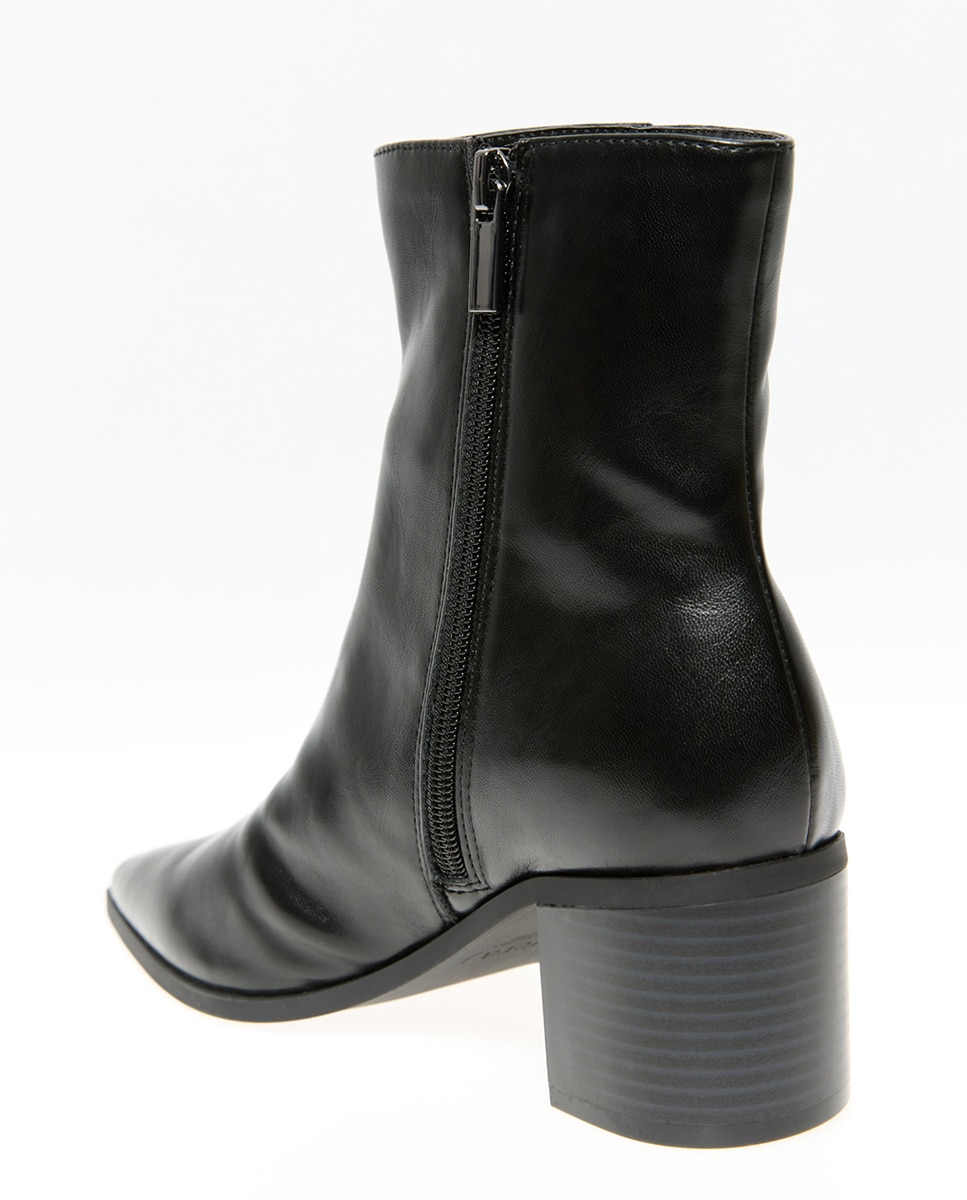 Botins com Biqueira Fechada Preto-4
