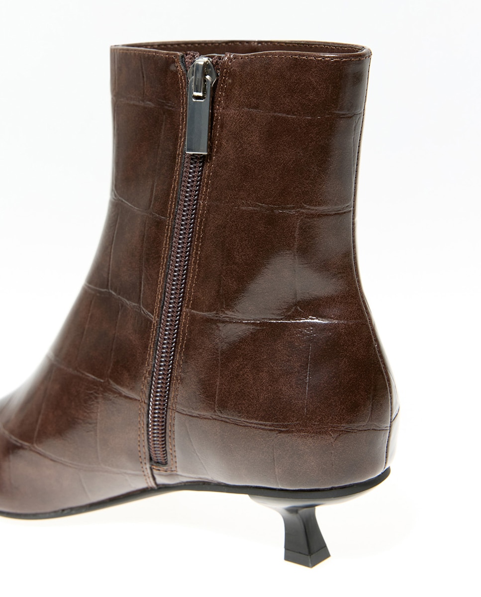 Botins com Biqueira Croco Castanho-4