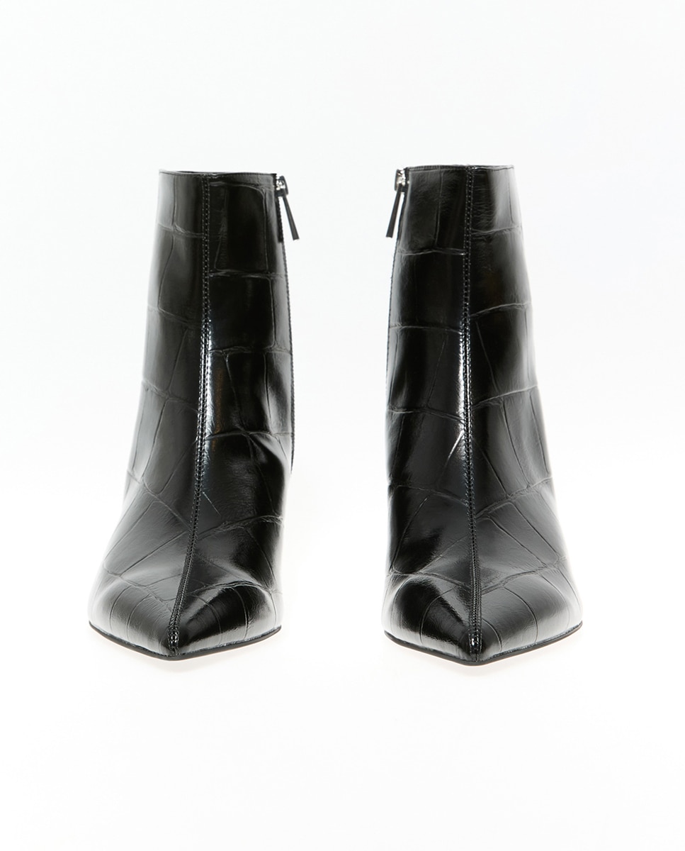 Botins com Biqueira Croco Preto-2