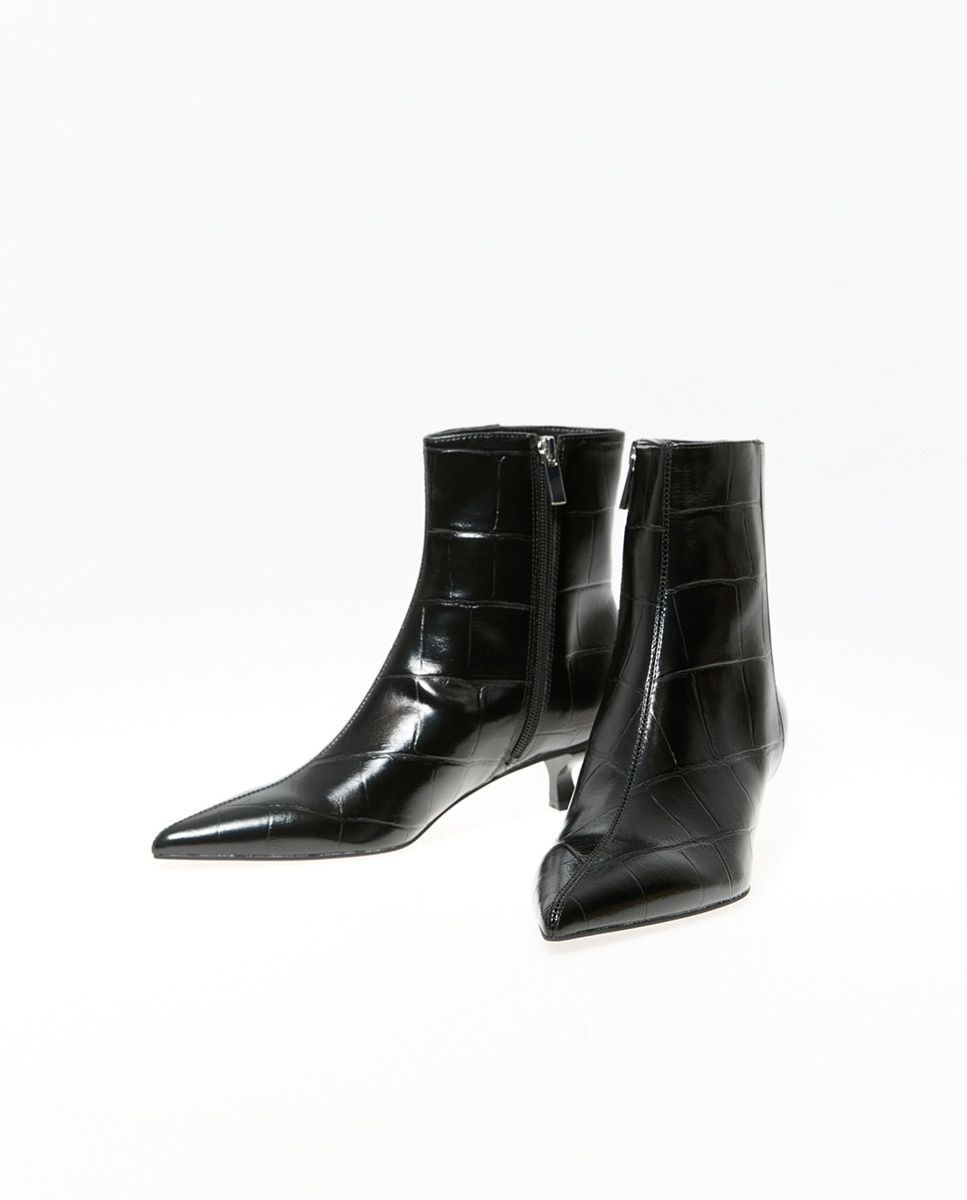 Botins com Biqueira Croco Preto-3