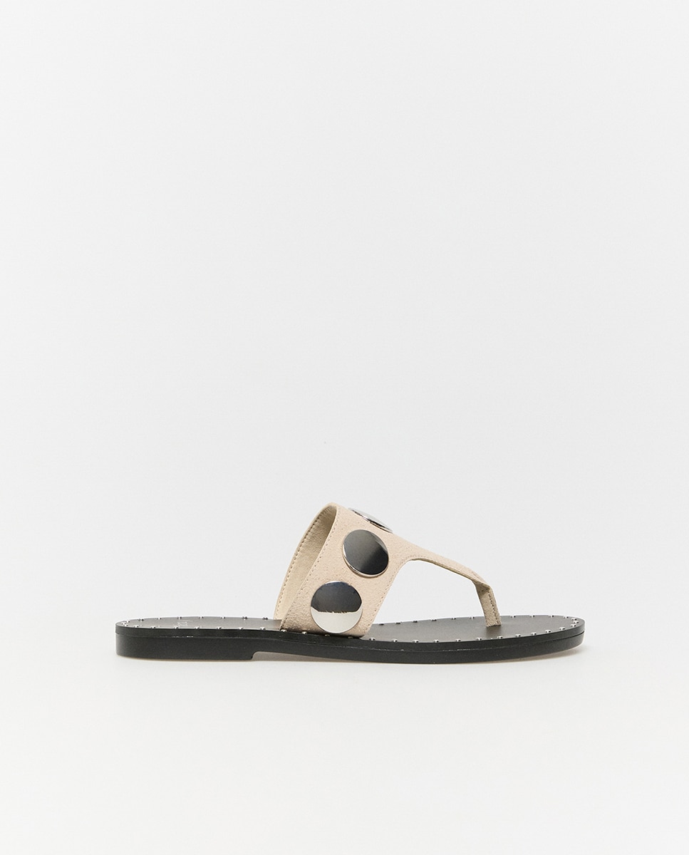 Sandálias de Dedo com Tachas Grandes Vison Claro-2