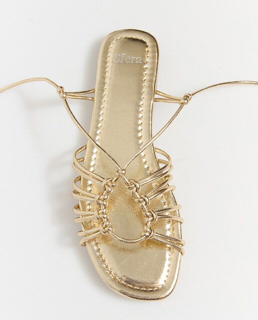 Imagen 0 de Sandalia atada nuditos