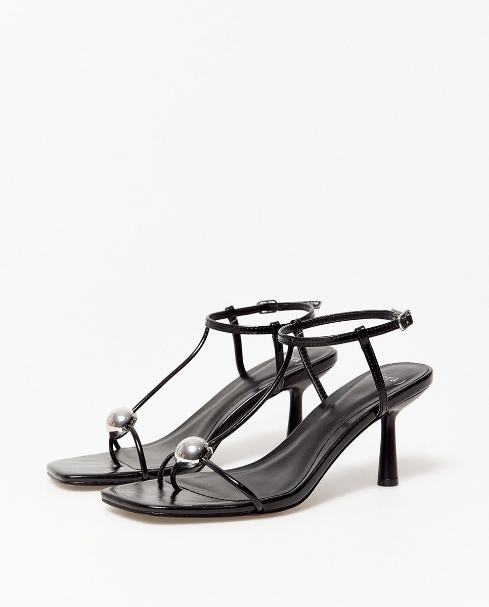 Imagem 0 de Sandálias de Tiras com Peça