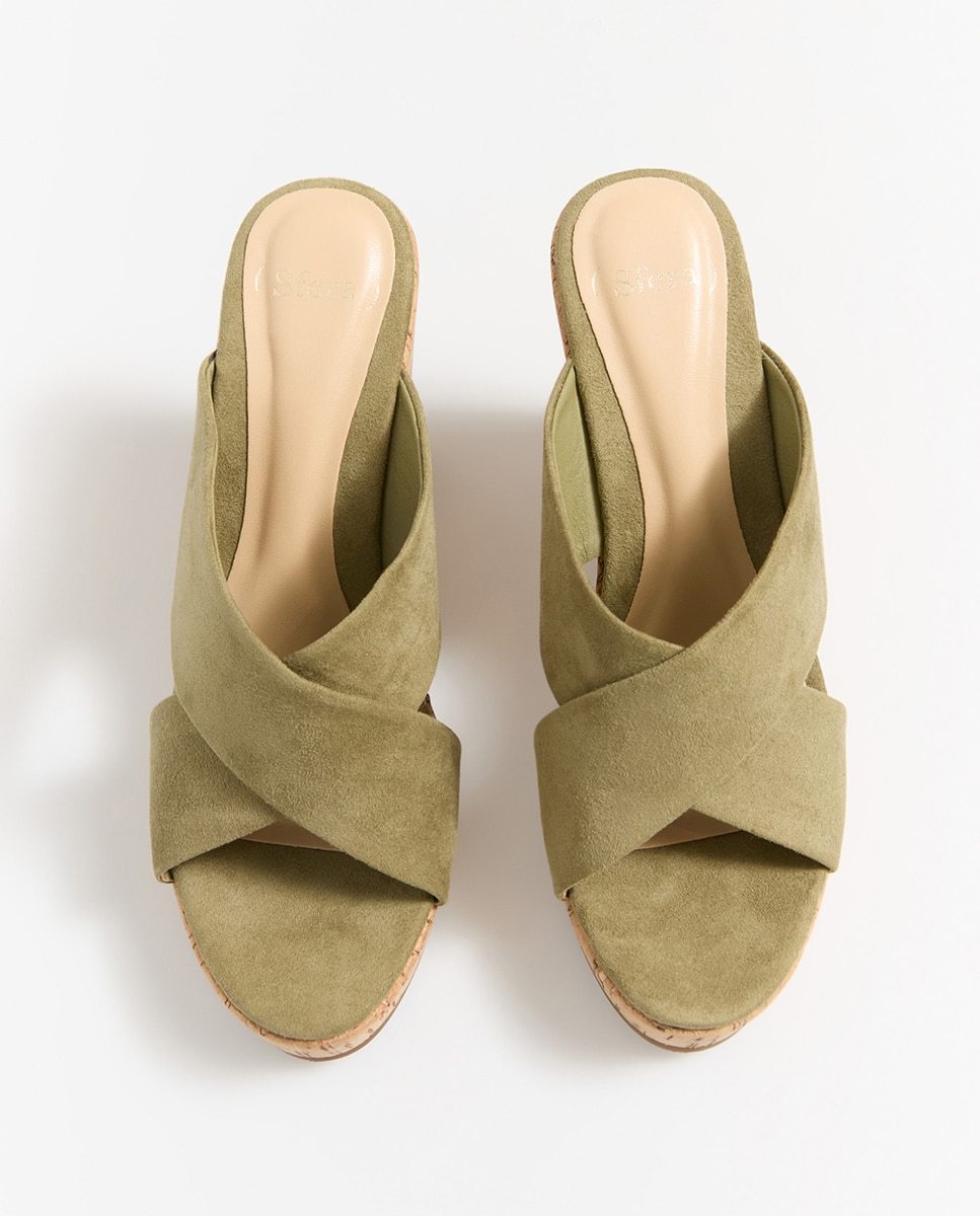 Imagem 0 de Sapatos de cunha com tiras cruzadas