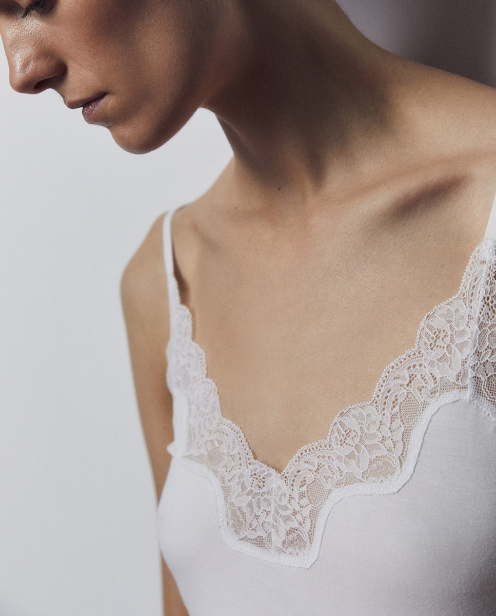 T-shirt Lisa com Renda Branco-3
