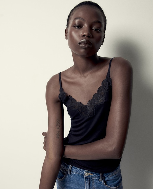 Imagen 0 de Camiseta lisa puntilla de mujer