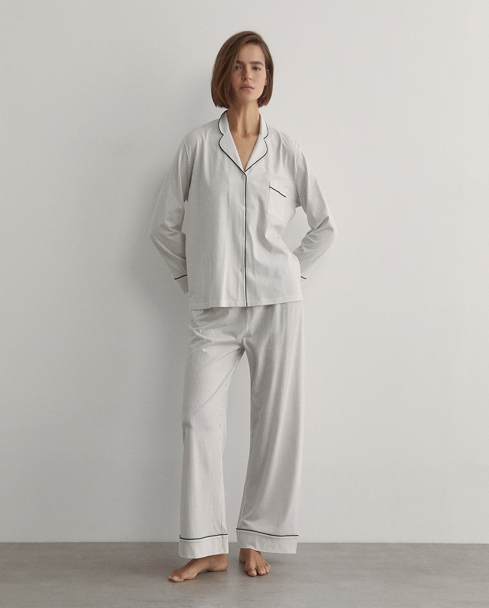 Imagem 0 de Pijama às Riscas com Aba