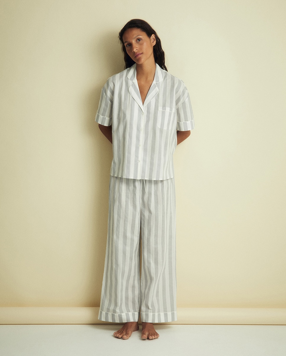Imagem 0 de Pijama às riscas