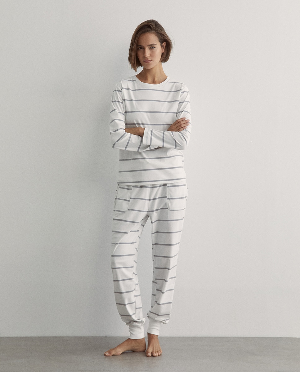 Imagem 0 de Pijama de Forro Polar às Riscas