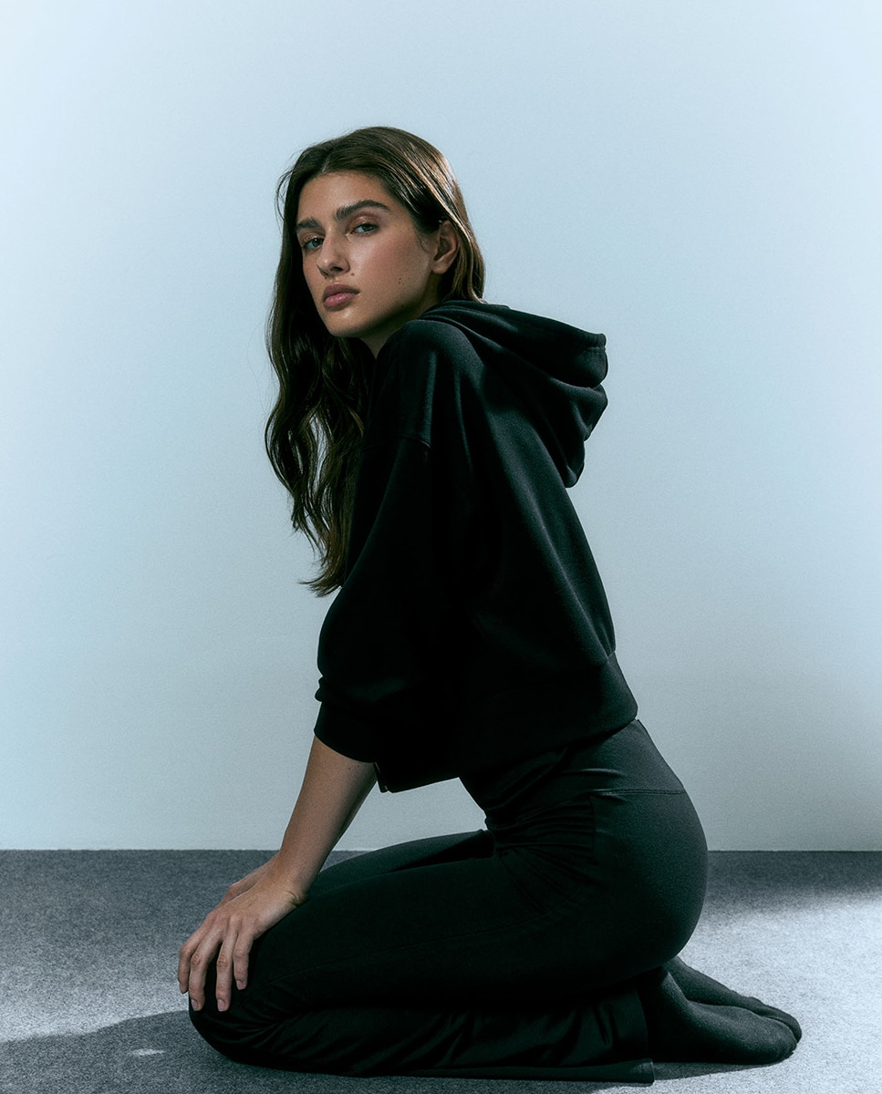 Sweatshirt com capuz Preto-7