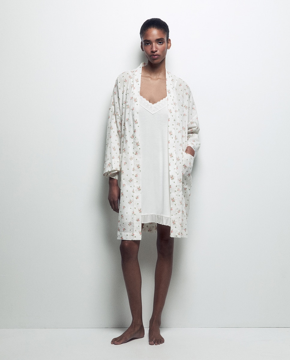 Imagem 0 de Robe com Florzinhas em Plumetti