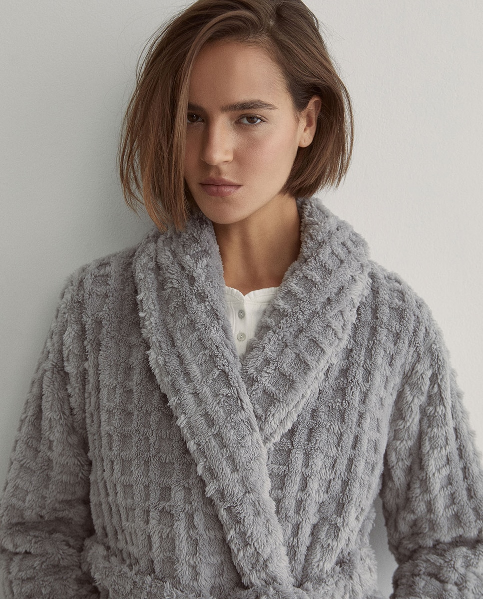 Robe Básico com Forro Polar e Textura 820 Cinzento Médio-3