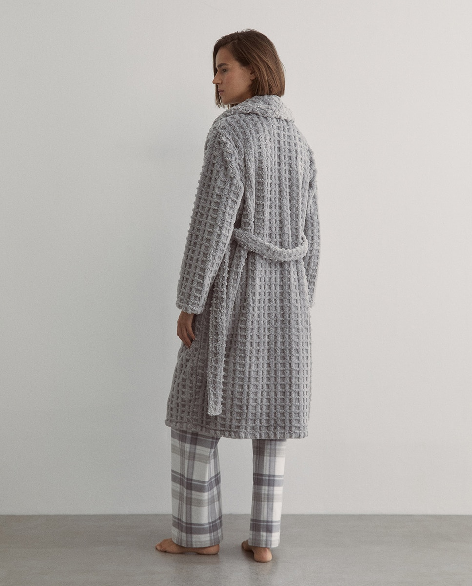 Robe Básico com Forro Polar e Textura 820 Cinzento Médio-5