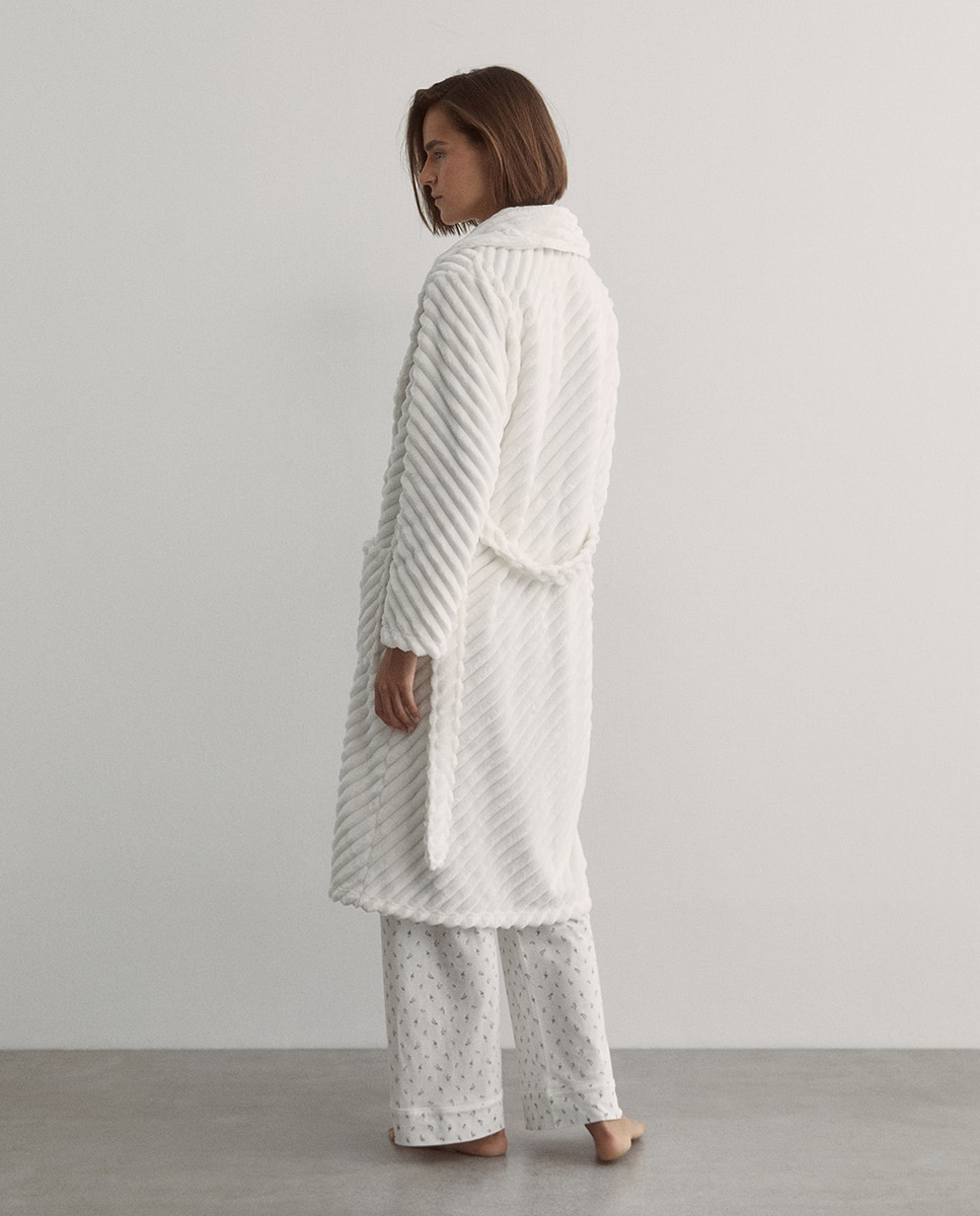 Robe Básico com Forro Polar e Textura 130 Marfim-4