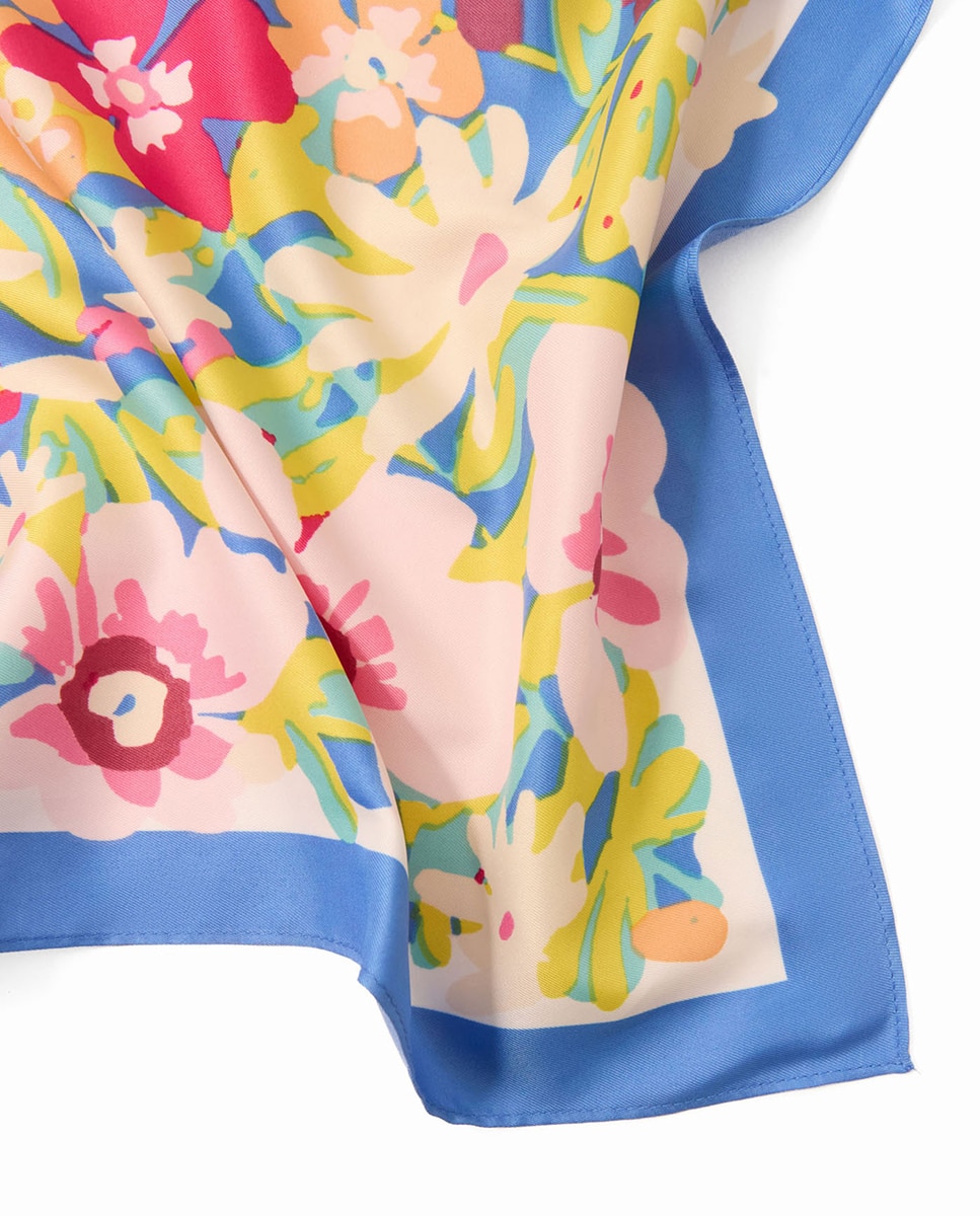 Imagem 0 de Bandana com Estampado Floral de Flores Silvestres