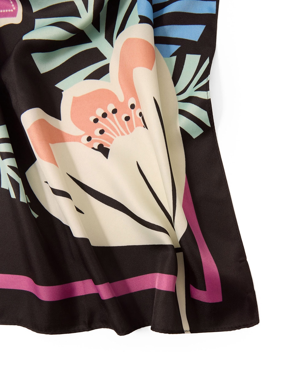 Imagem 0 de Bandana Escura com Estampado Floral