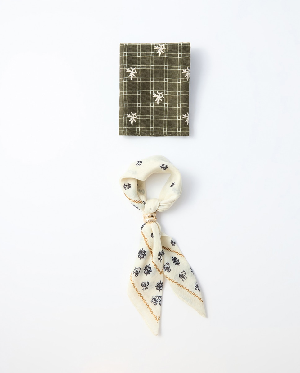 Imagem 0 de Conjunto de Bandanas Bordadas