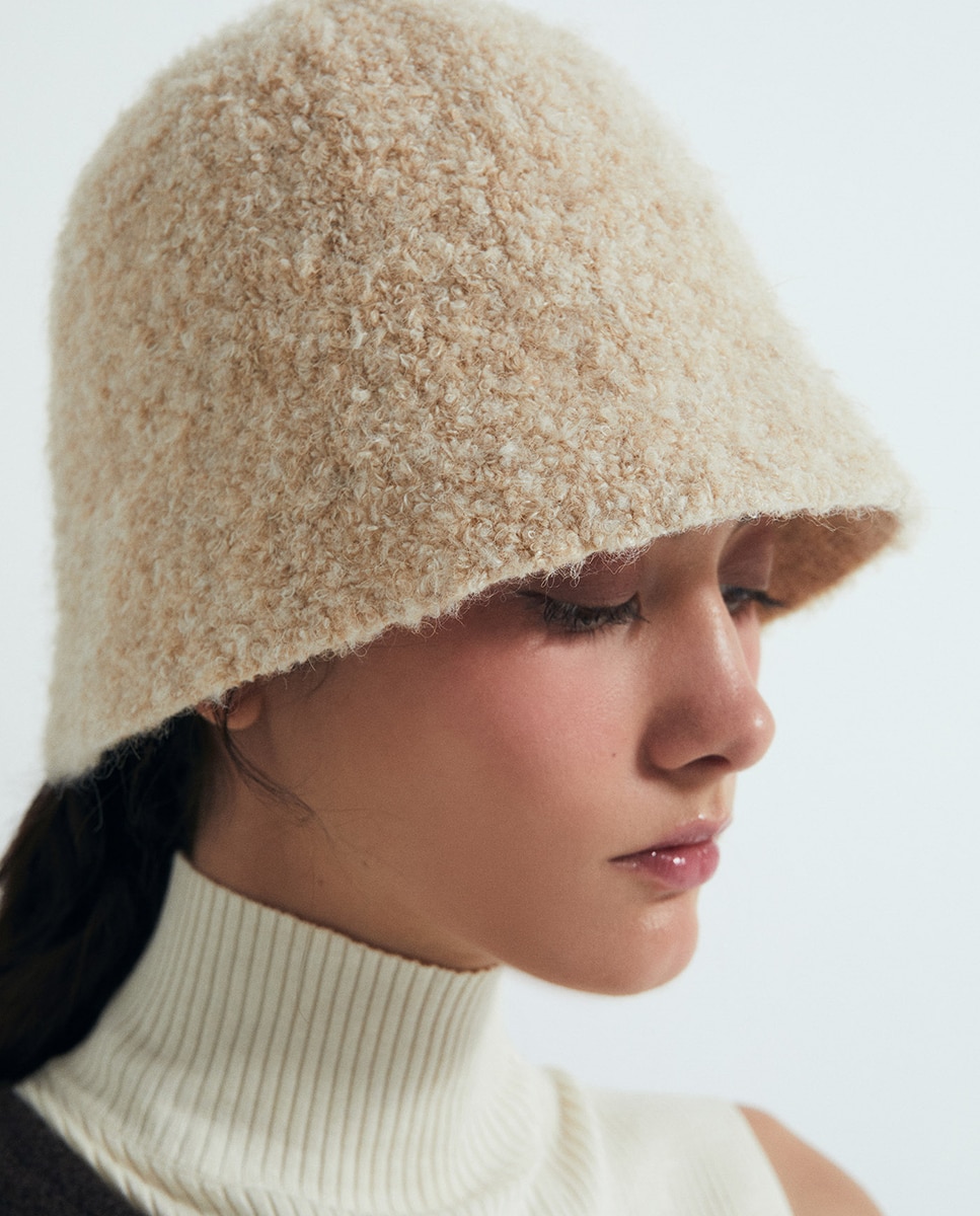 Imagem 0 de Gorro em Forma de Sino com Pelo de Borrego