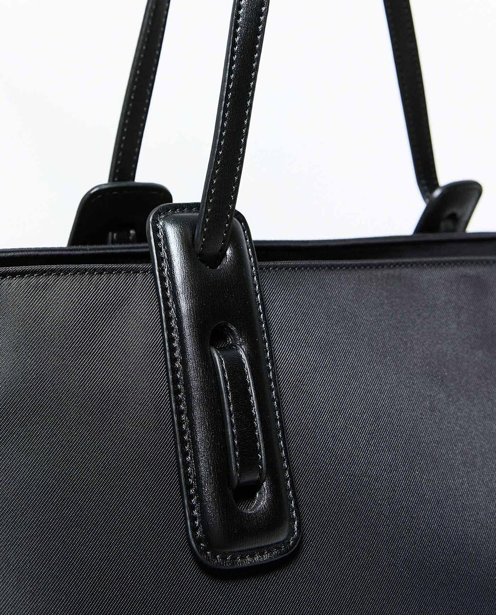 Mala Shopper de Nylon com Detalhe de Alças Preto-3