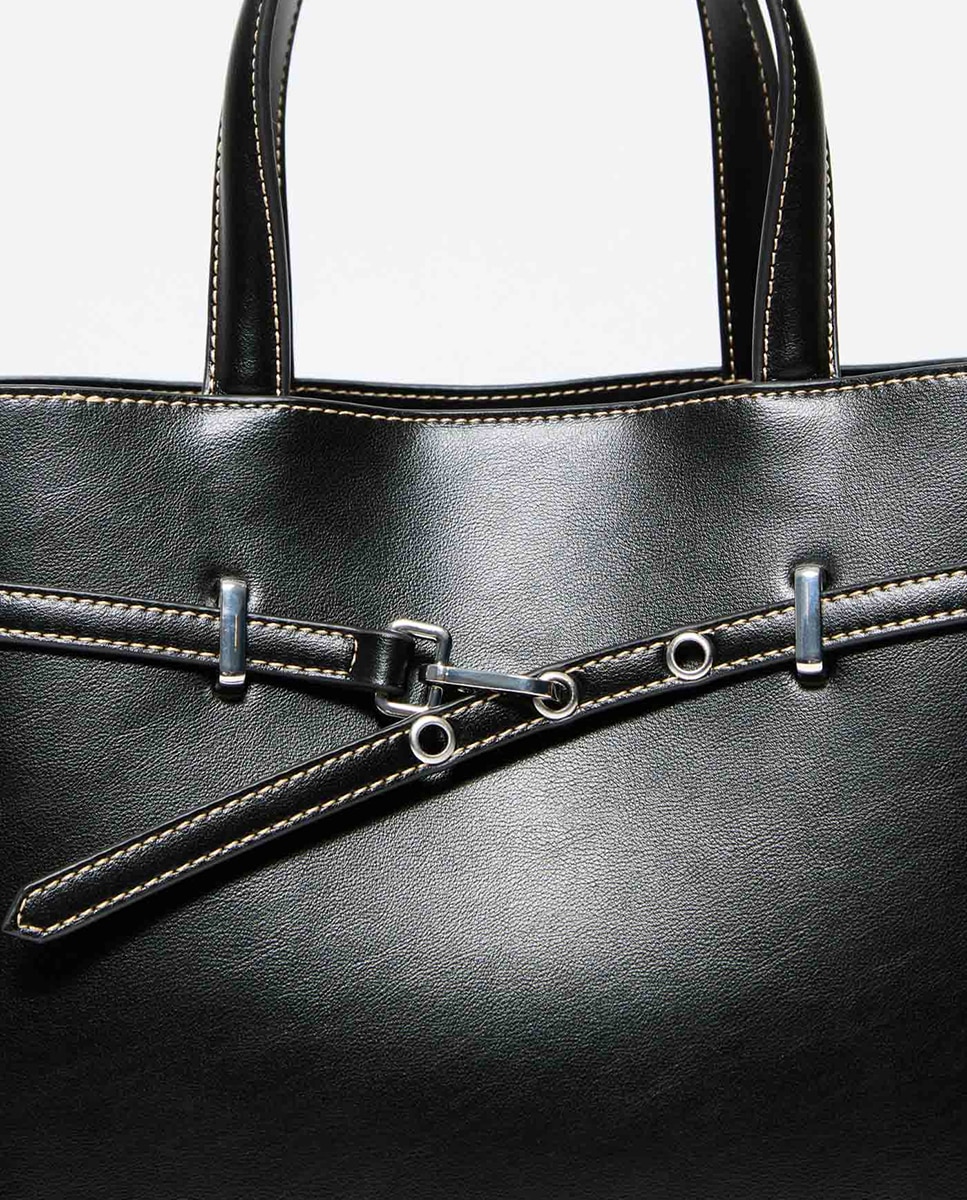 Mala com Detalhe de Cinto Preto-3
