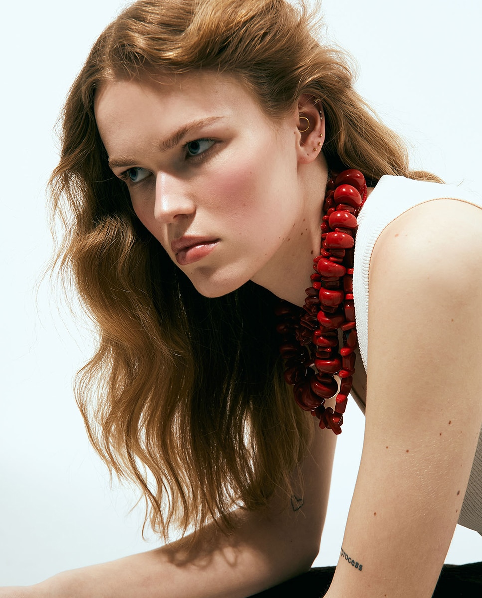 Imagem 0 de Gargantilha com Corais Grandes de Resina