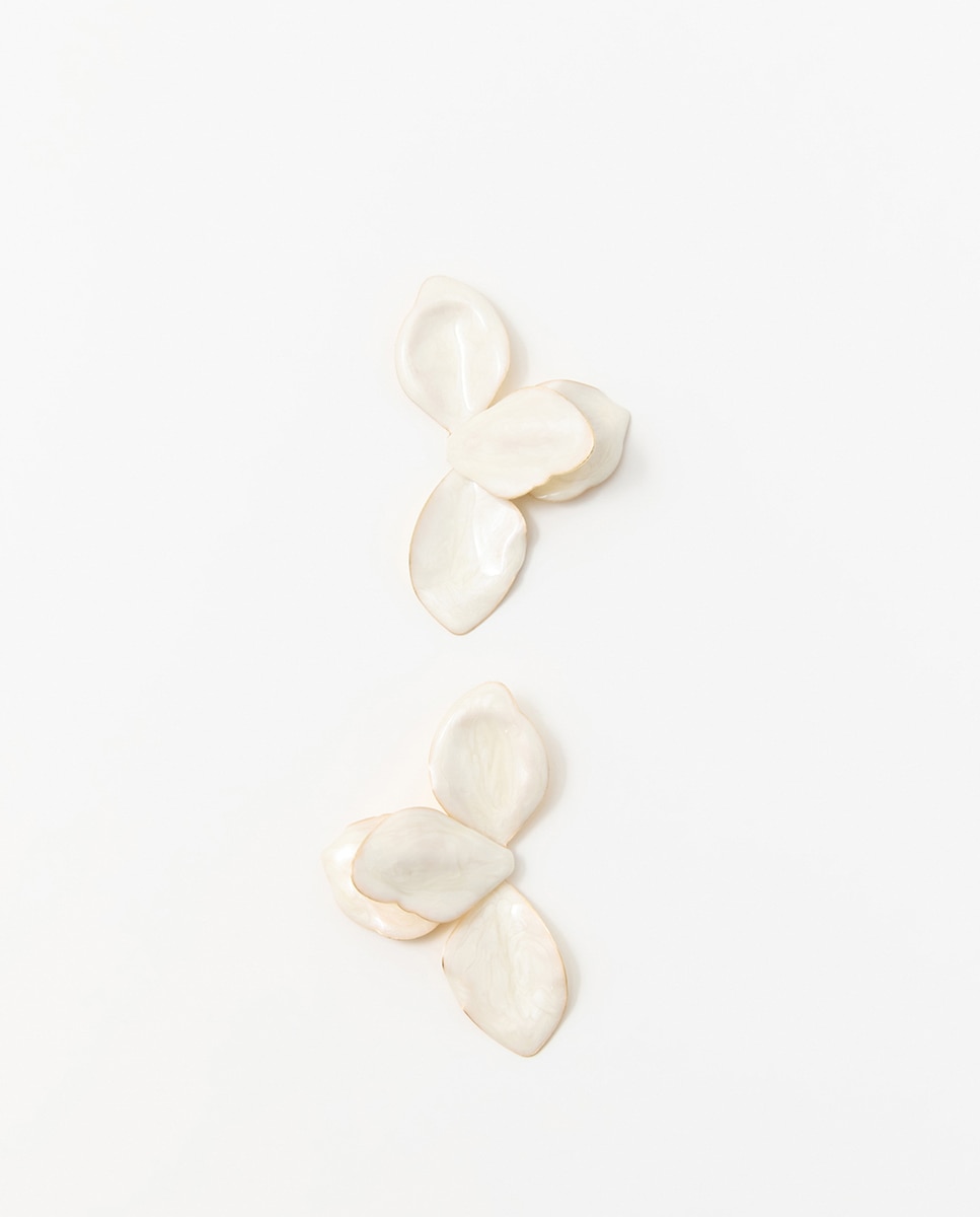 Brincos Esmaltados de Semi-Flor Branco-marfim-2