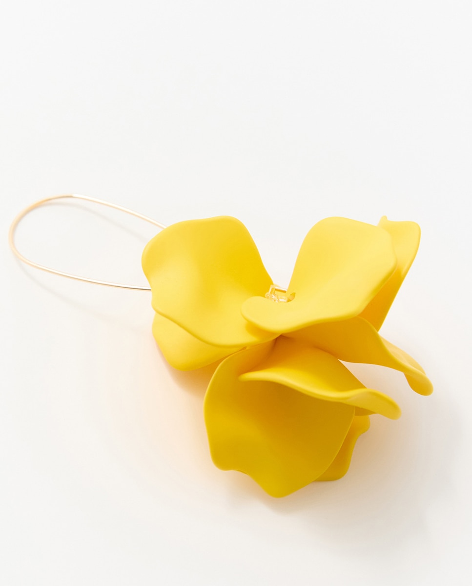 Brincos com Pétalas em Ramo Amarelo-2