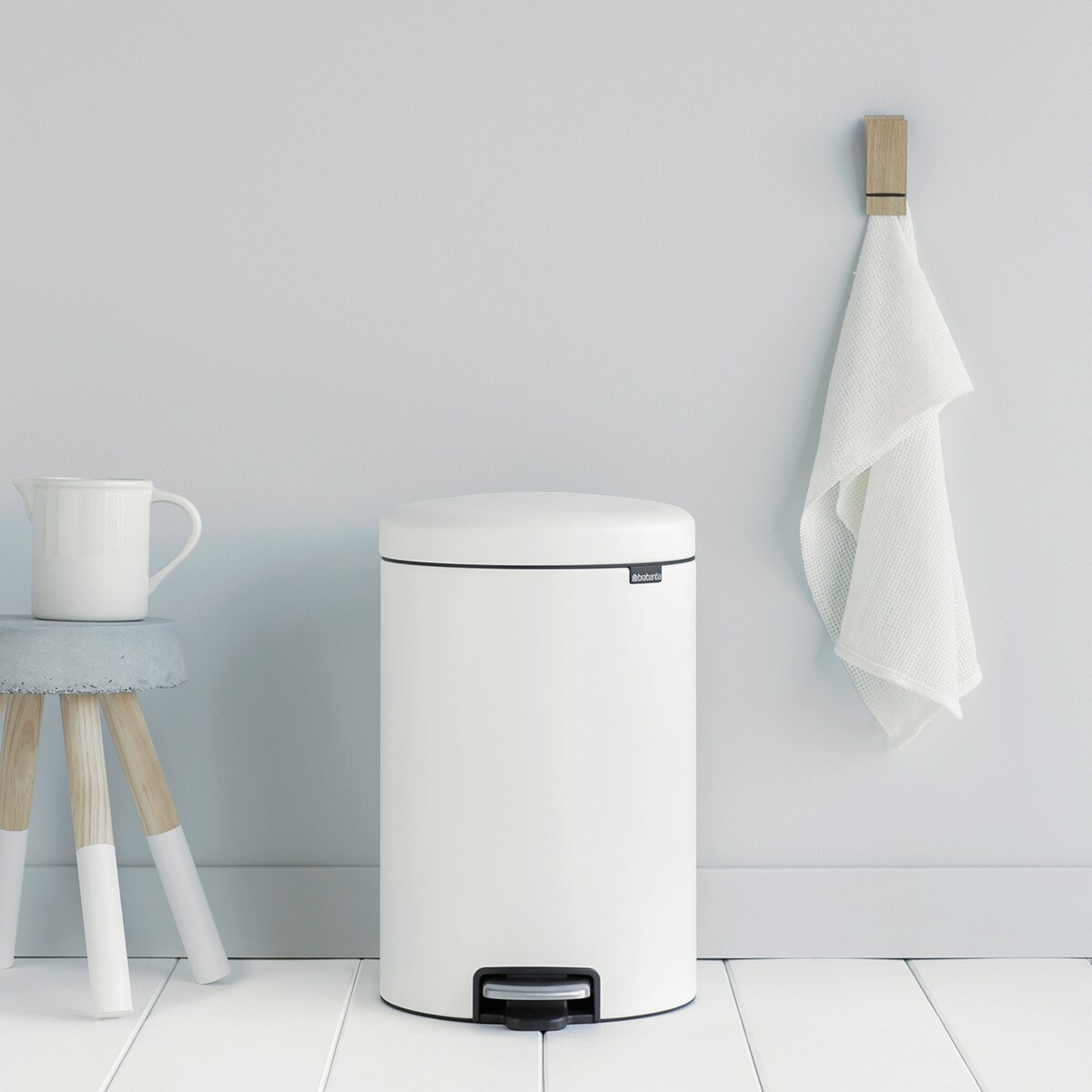 Balde do Lixo com Pedal Newicon 20 L Branco-3