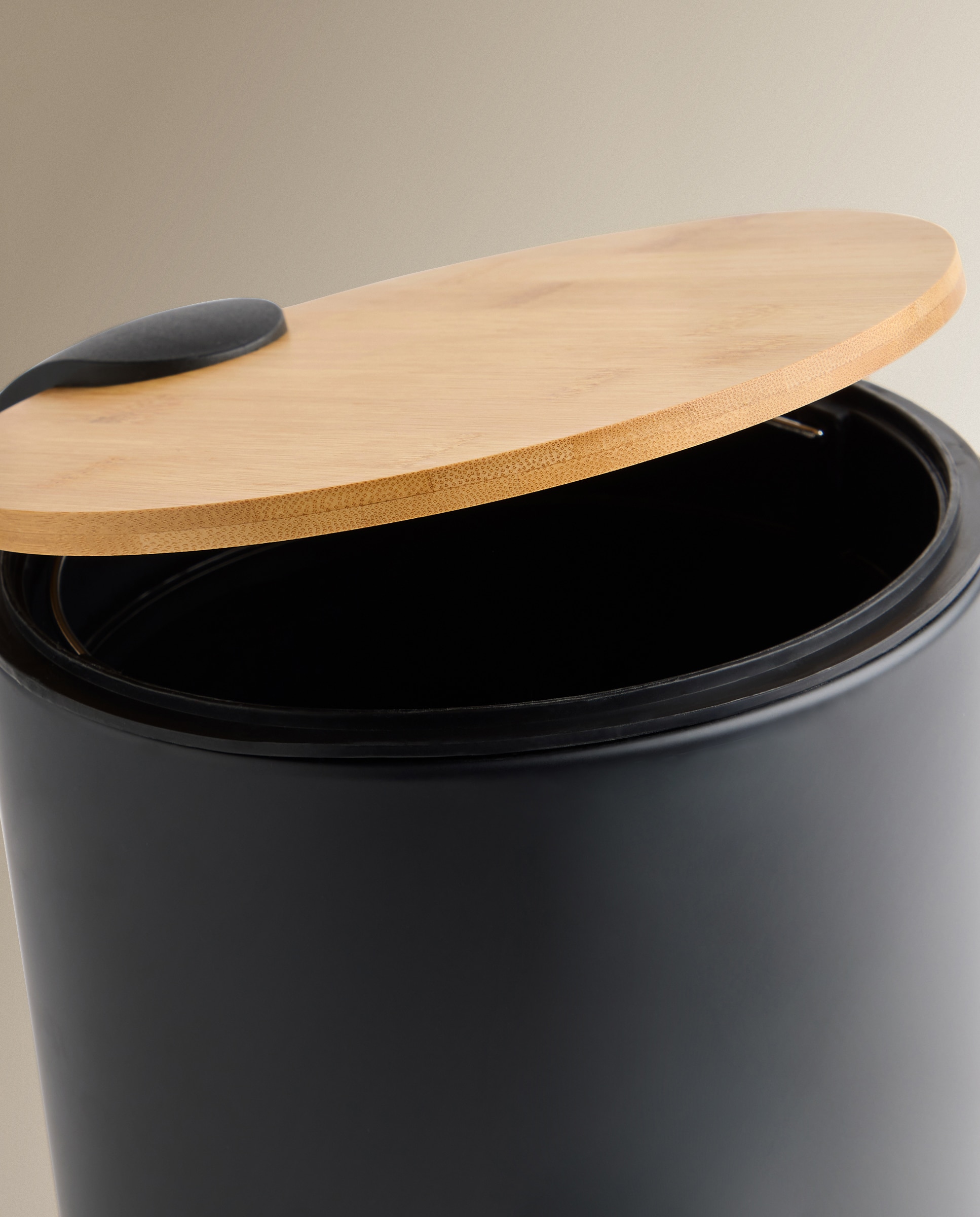 Balde do Lixo de Casa de Banho com Tampa de Bambu Preto-2