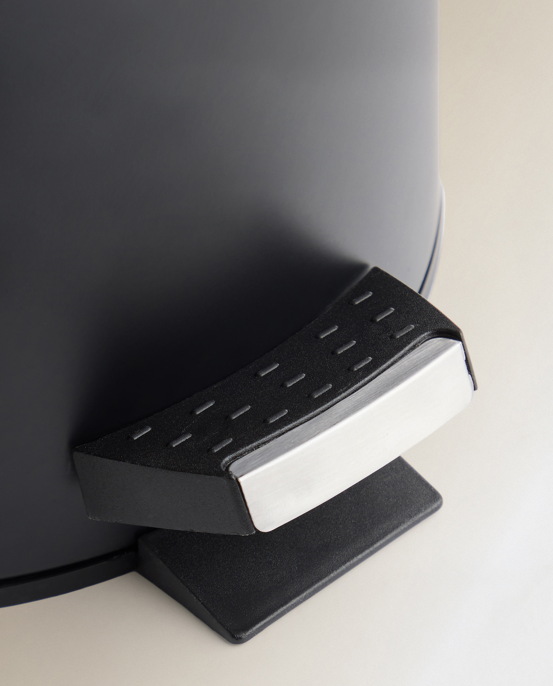 Balde do Lixo de Casa de Banho com Tampa de Bambu Preto-3