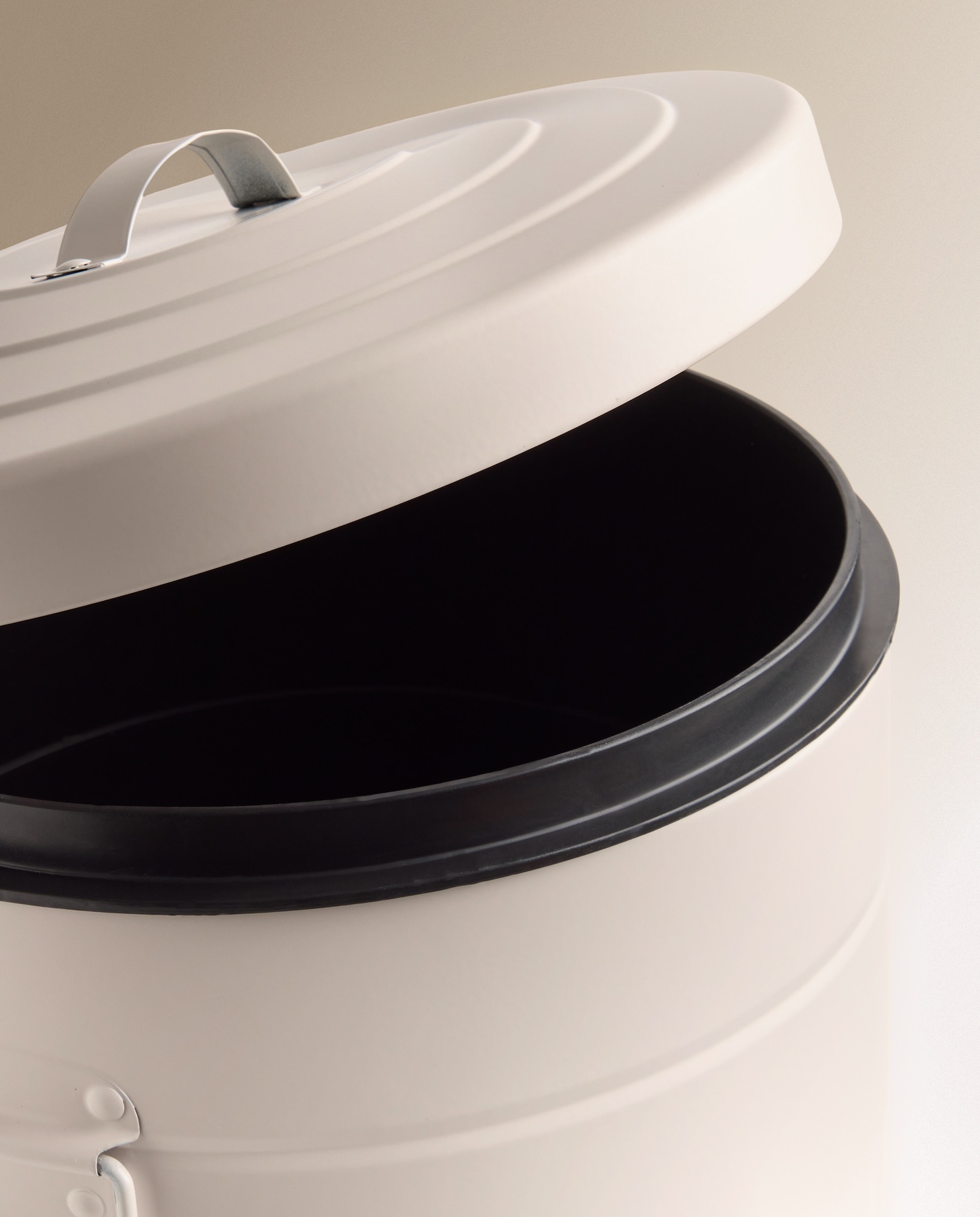 Balde do Lixo com Pedal Retro - 20 L Branco-marfim-2