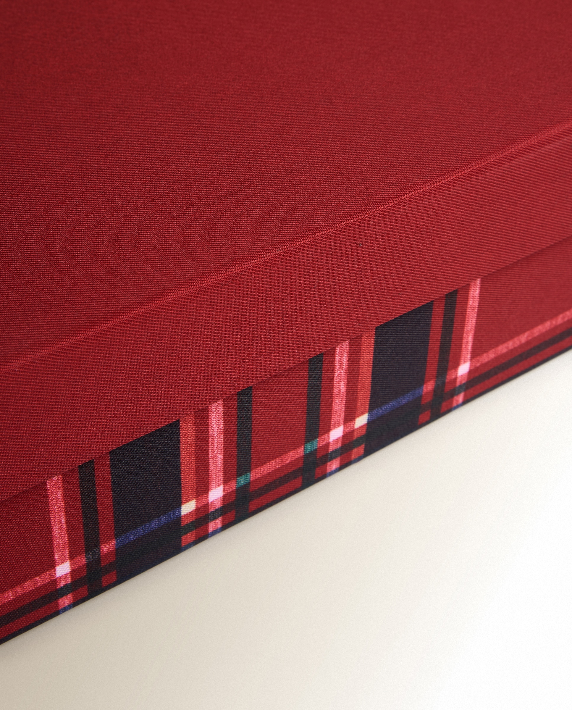 Imagen 2 de Caja cuadrada Corona tartán Navidad - Rojo Rojo