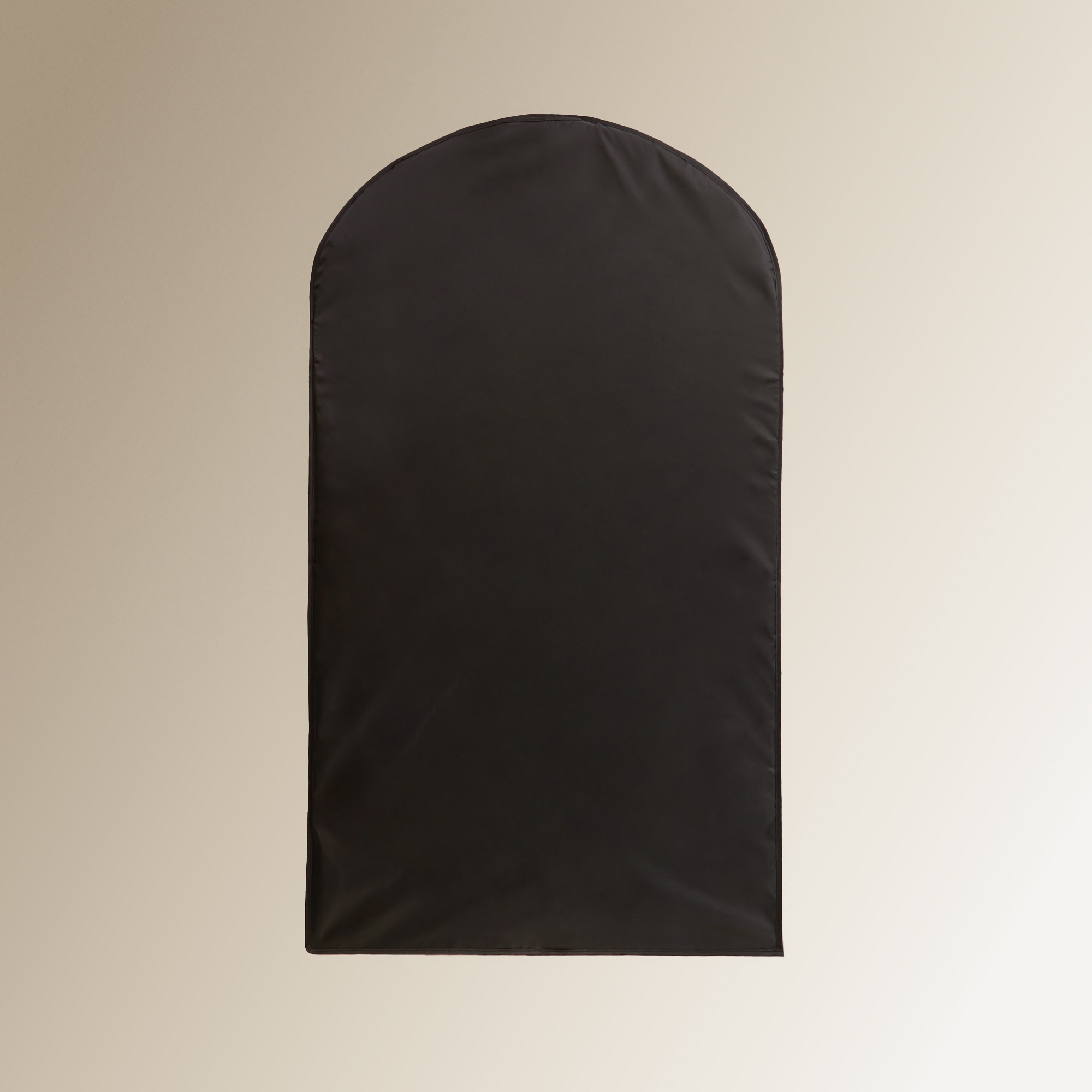 Imagem 0 de Capa para Fatos de Poliéster Reciclado