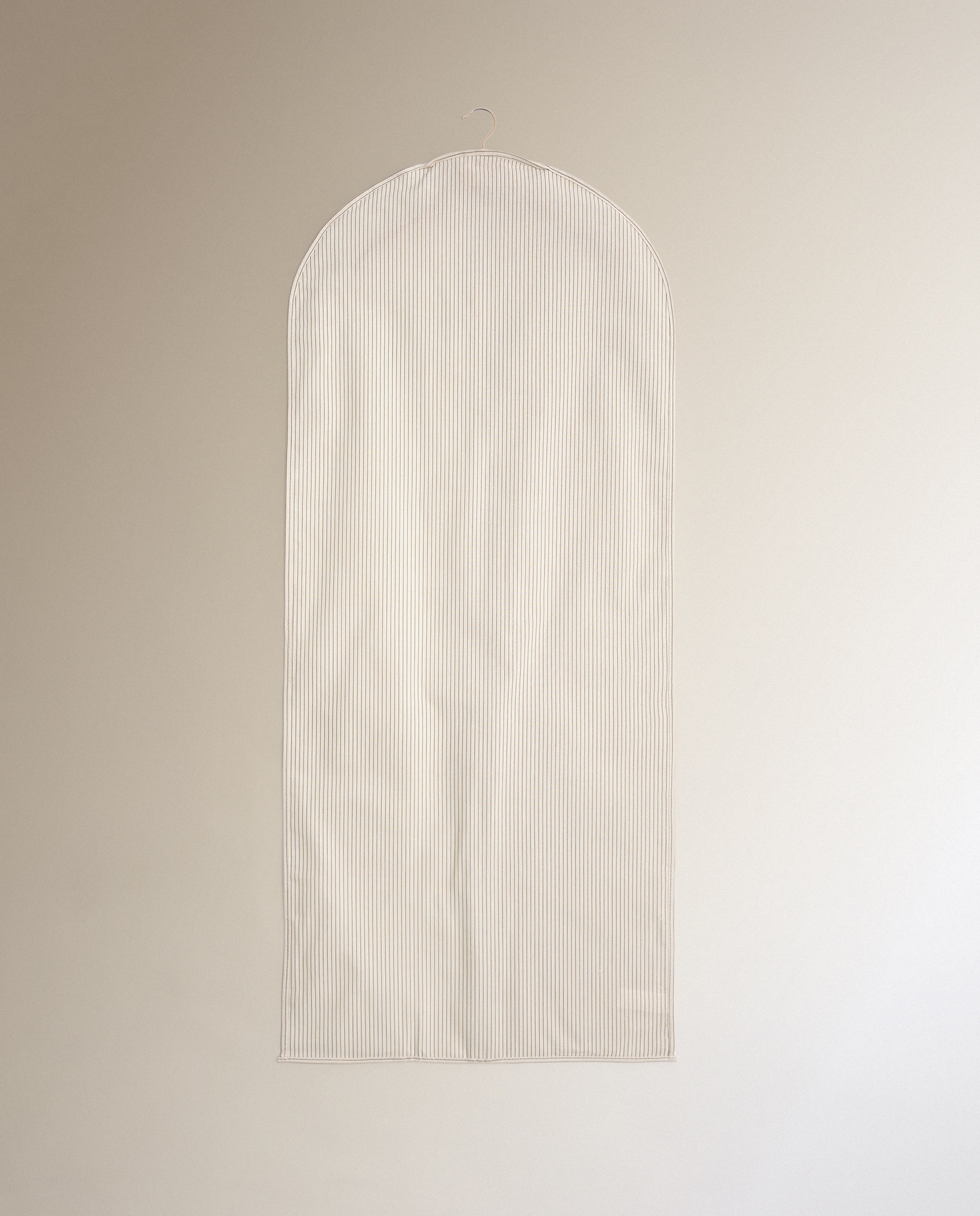 Capa para Sobretudo Riscas Cru-2