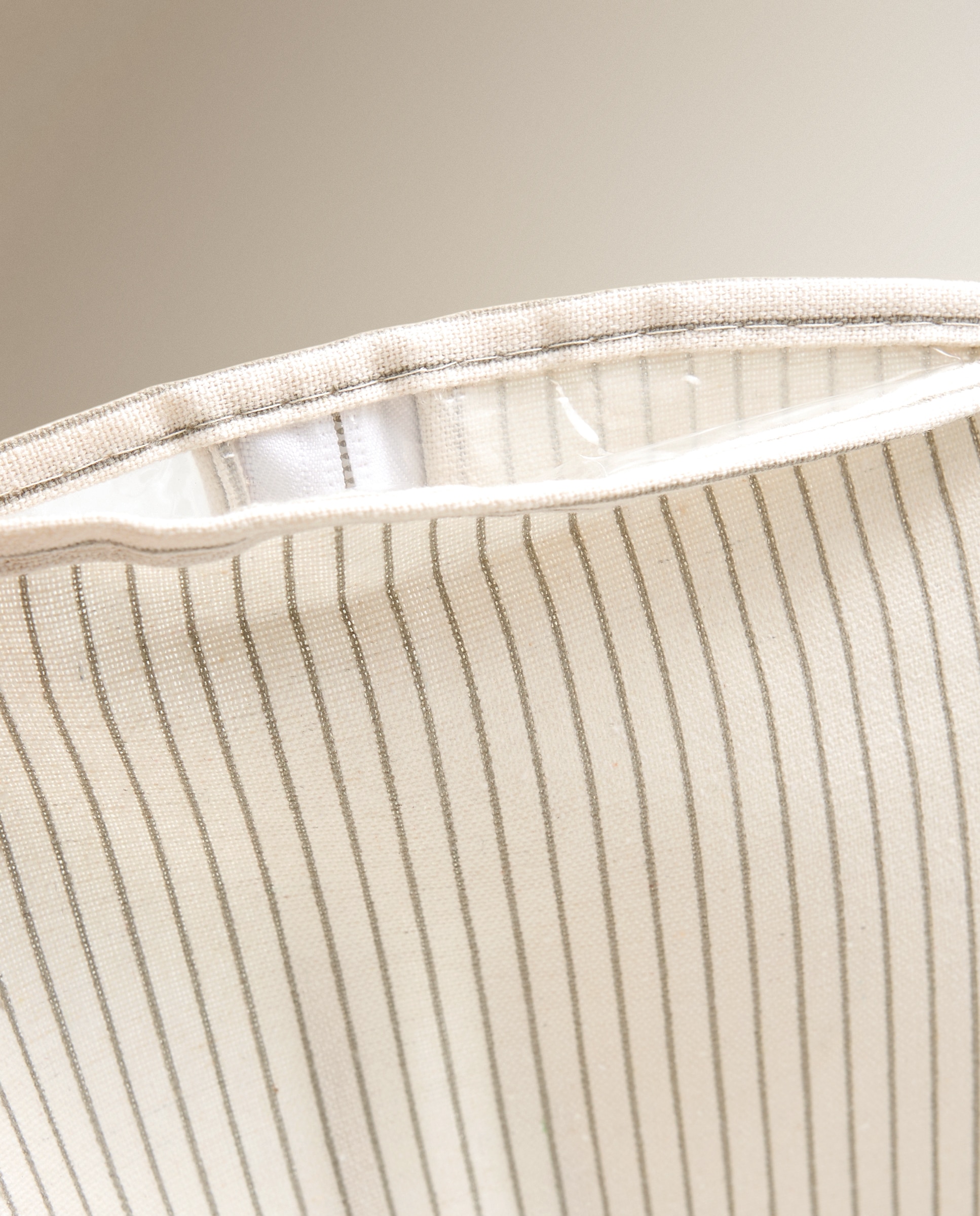 Capa para Sobretudo Riscas Cru-4