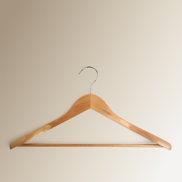 Imagen 0 de Percha de madera con hombreras El Corte Inglés