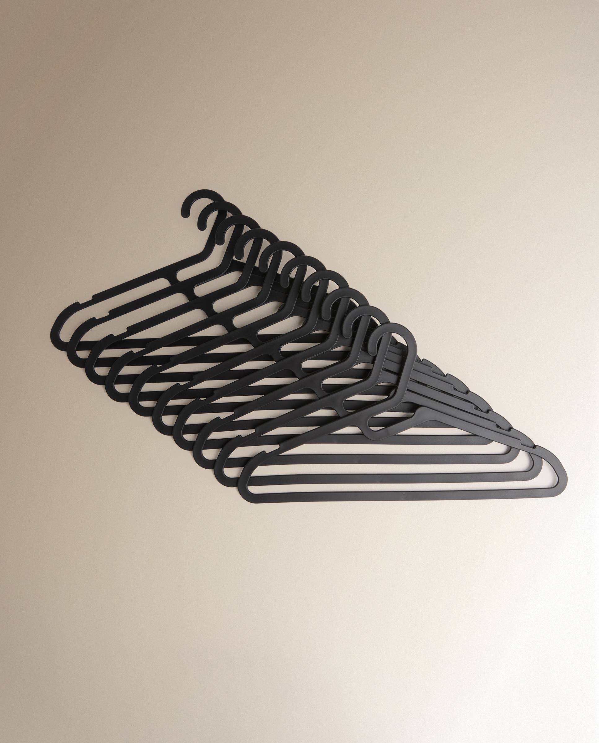 Imagem 0 de Conjunto de 10 Cabides de Plástico