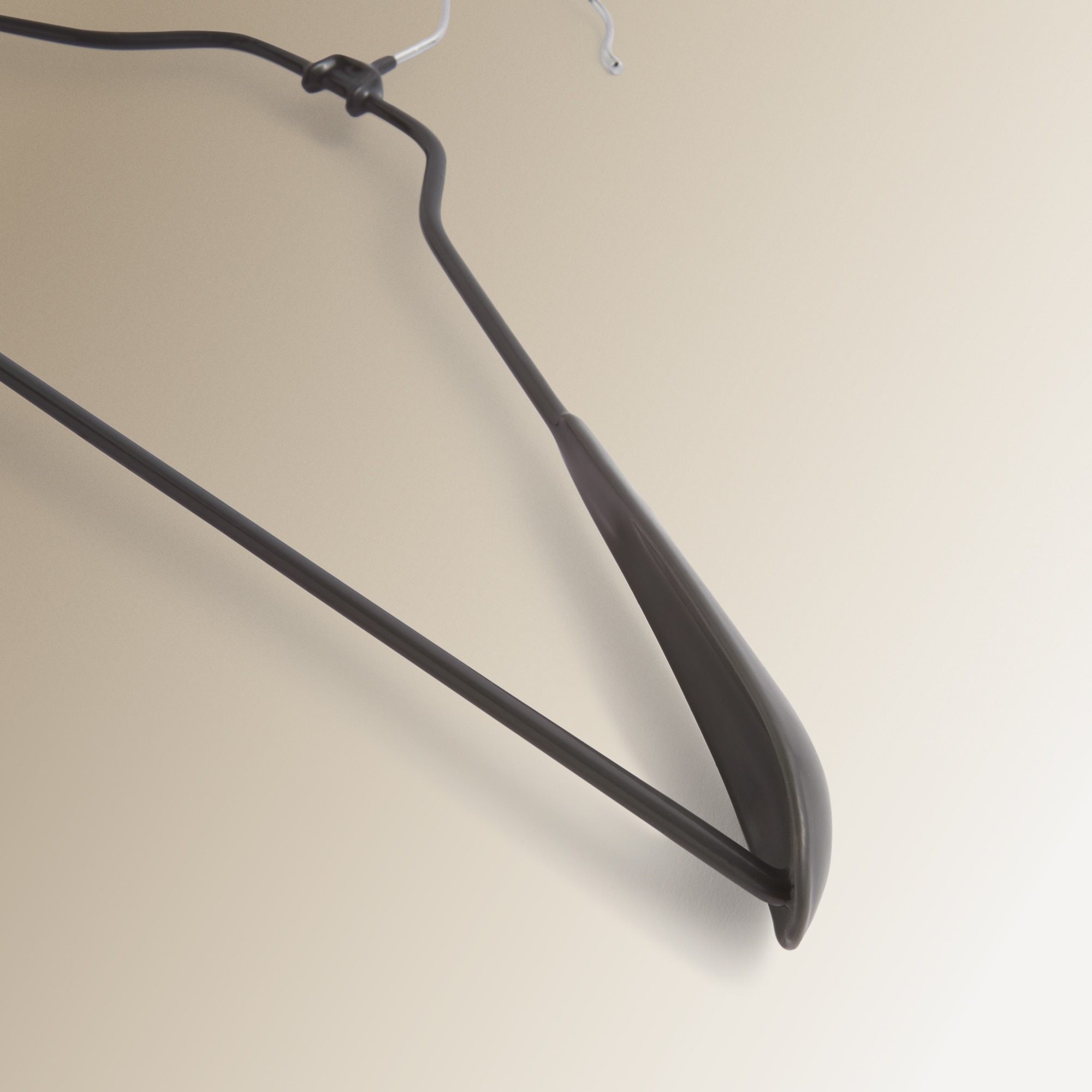 Percha hombrera antideslizante Basics El Corte Inglés Gris-2