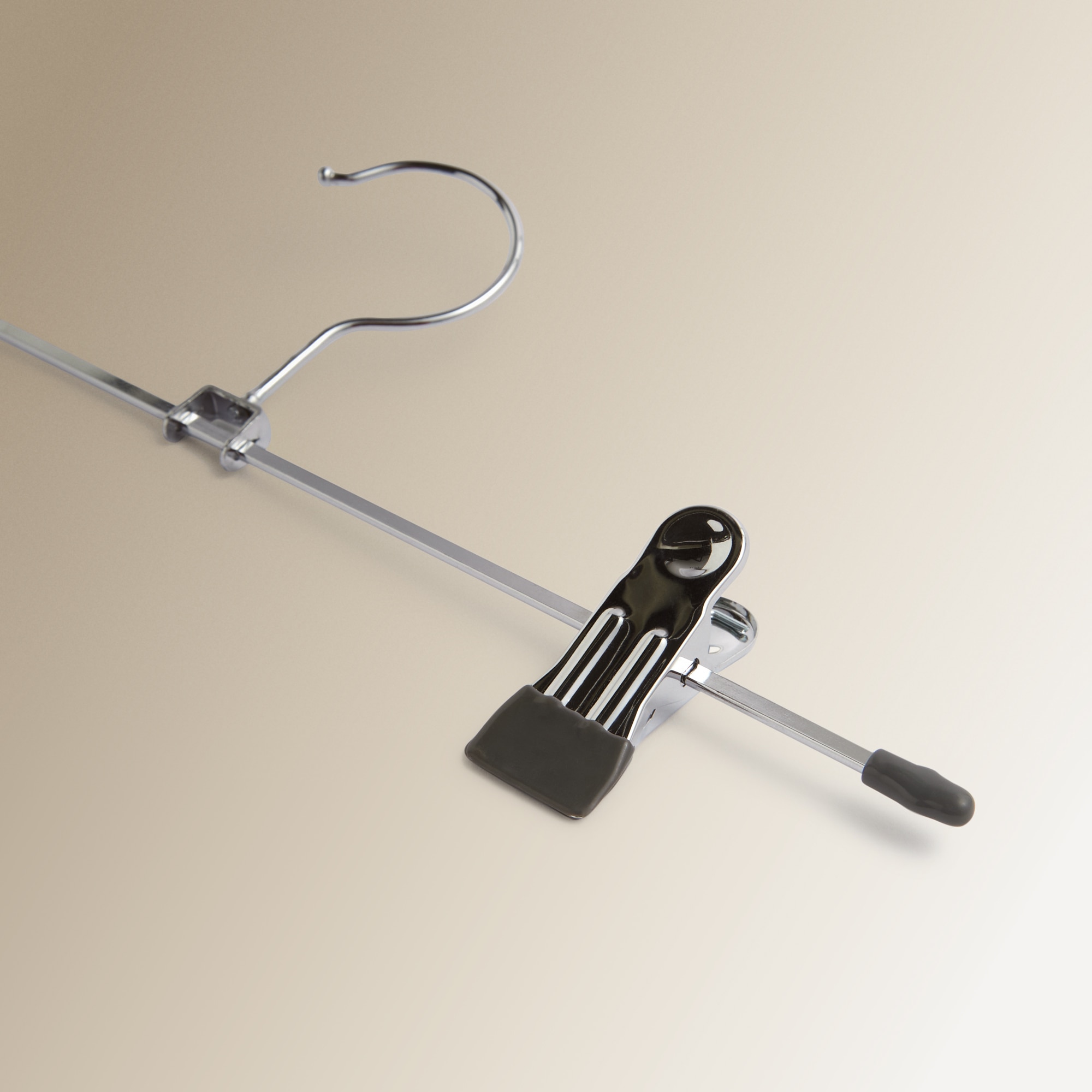 Set de 2 perchas con pinzas antideslizante Basics El Corte Inglés Gris-2