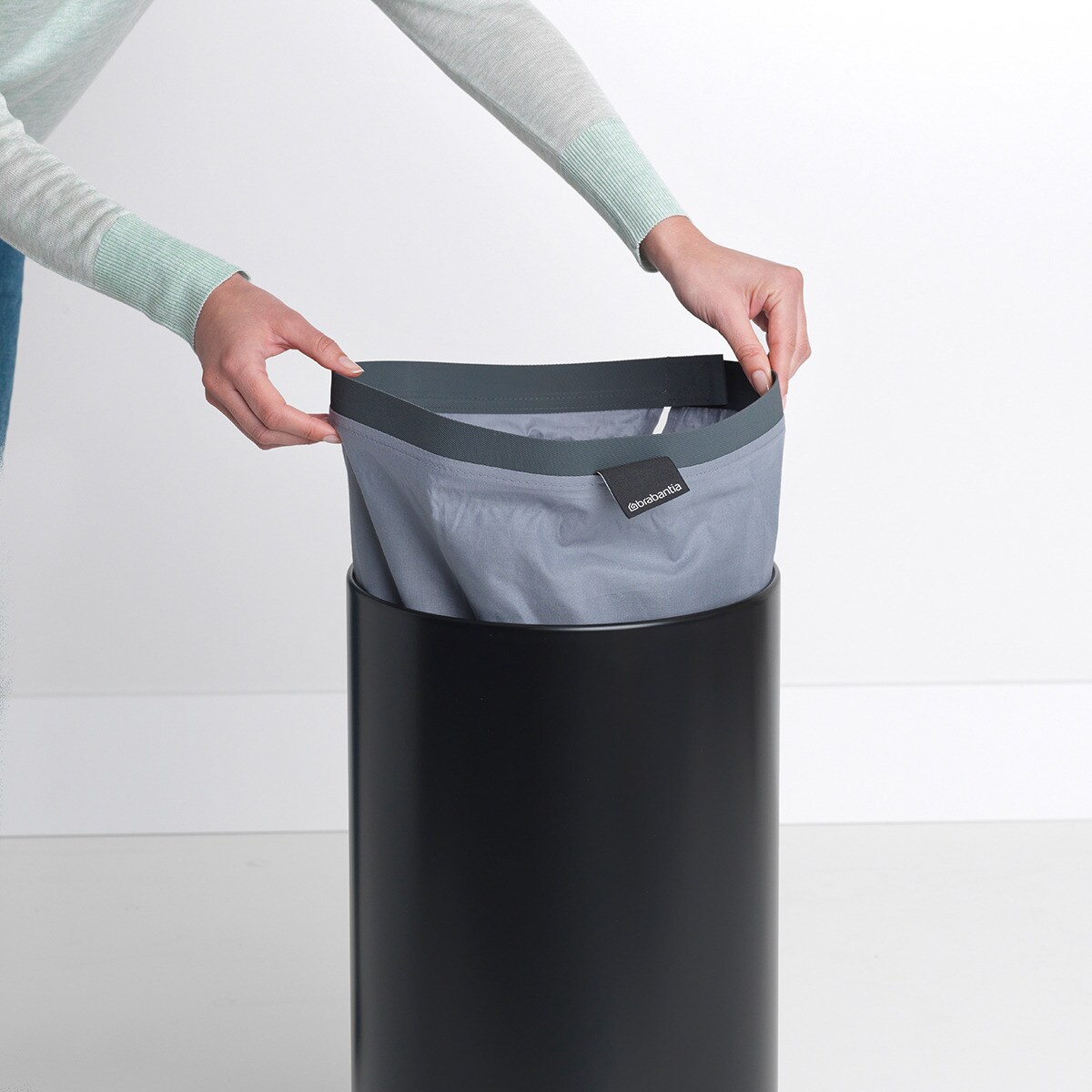 Cesta da roupa de 35 l com tampa de cortiça Linn Brabantia Preto-4
