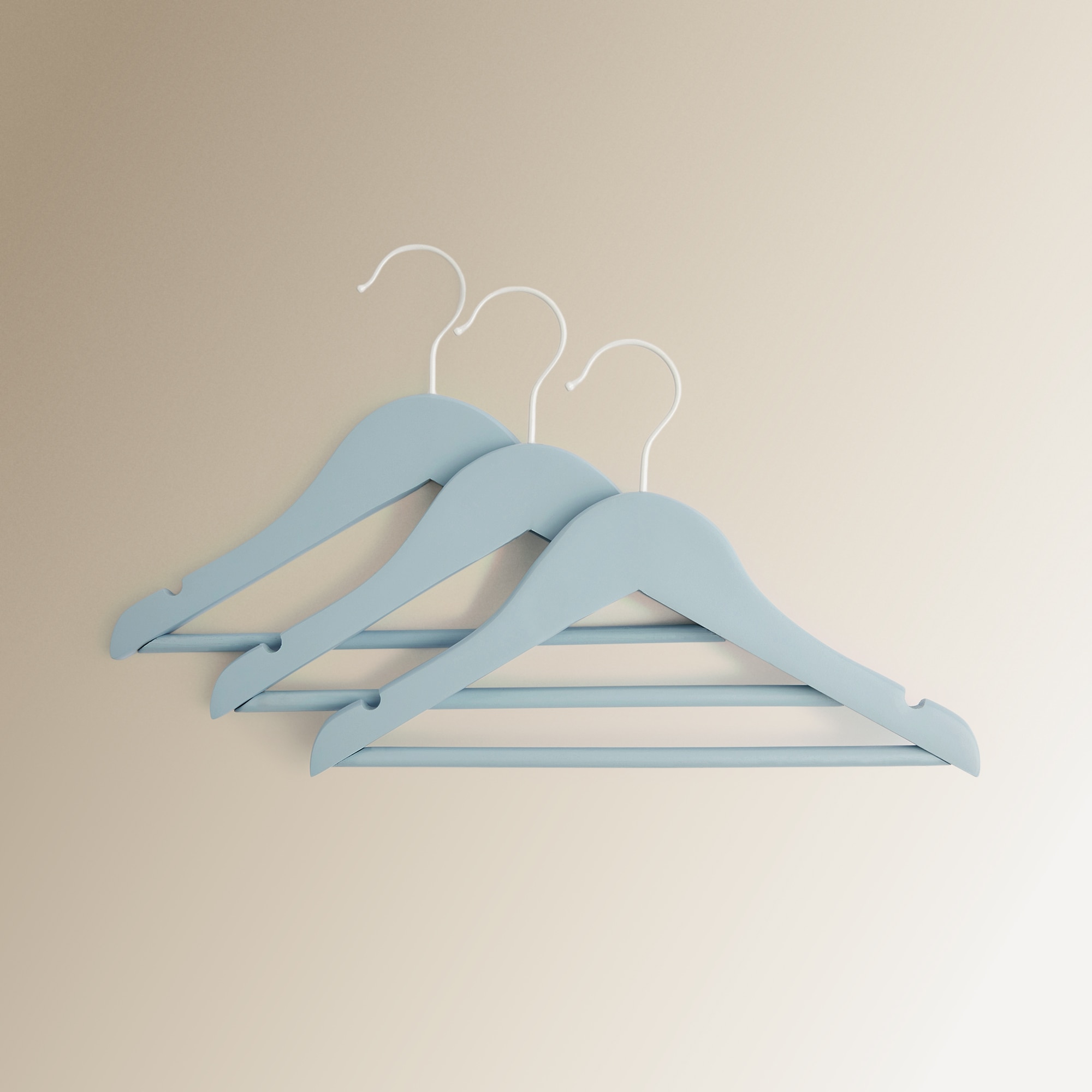 Imagem 0 de Conjunto de 3 Cabides de Madeira