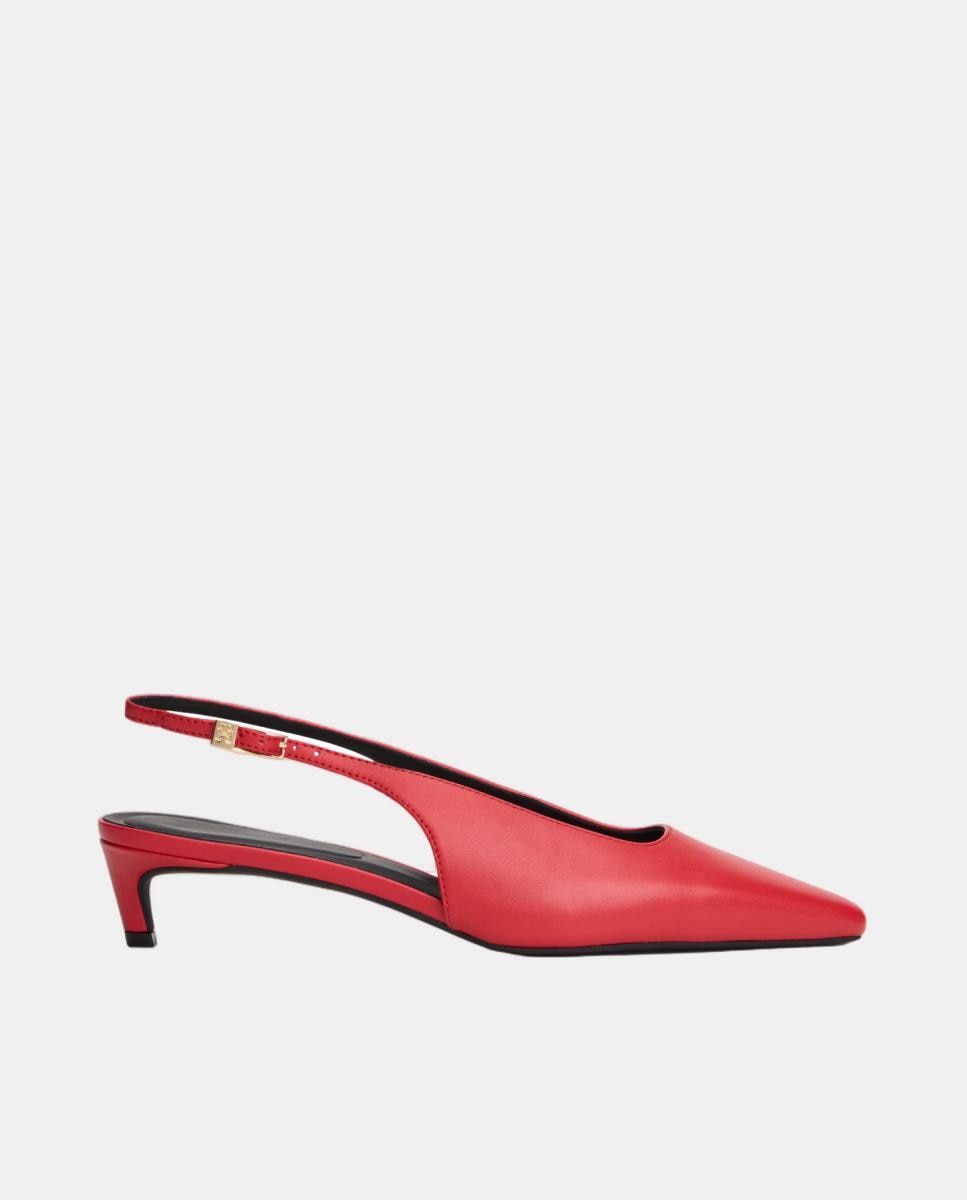 Tommy Hilfiger - Slingback rojo con hebilla decorativa y tacón cómodo..